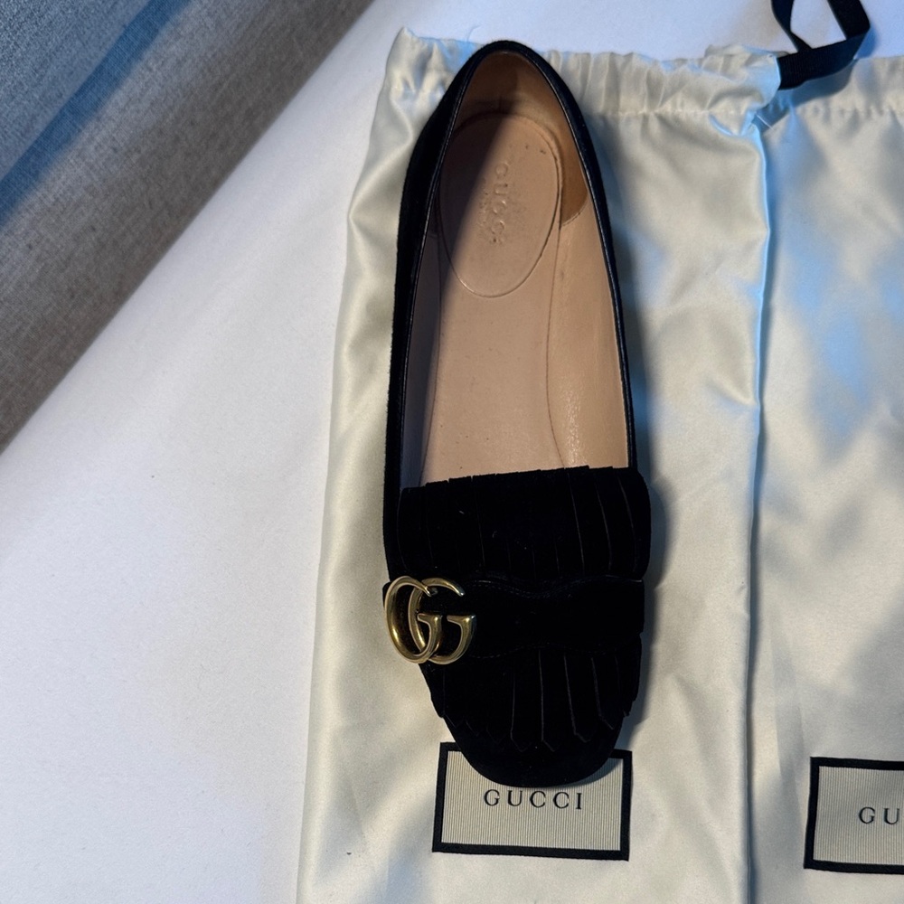 Gucci Women's Black Fringe Loafers with Gold Logo - Picture 3 of 3